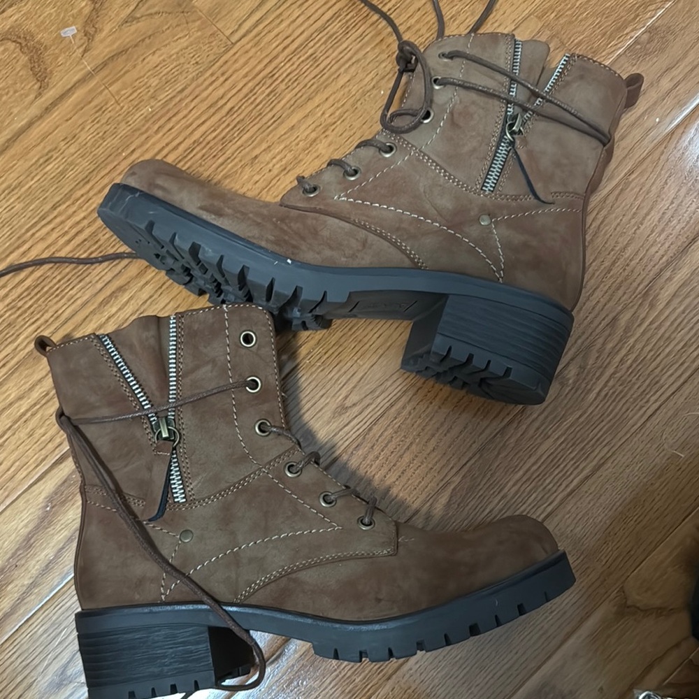 Brown Lace-Up Ankle Boots sz 8